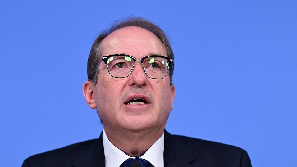 Bundesinnenminister Alexander Dobrindt kam aufgrund von IFG-Recherchen schon einmal in Erkl&auml;rungsnot.