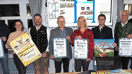 Daniela Ettengruber und der Volksfestausschuss stellen das Programm vor.