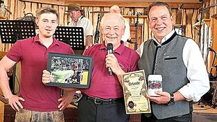 Erster Vorsitzender und B&uuml;rgermeister Siegfried Lobmeier, Vize Anton Kalb und Schriftf&uuml;hrer Tobias Kalb sind seit Gr&uuml;ndung an der Spitze.