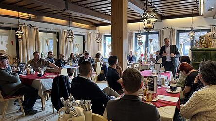 Dehoga-Mitglieder waren gekommen, um Ideen und L&ouml;sungen zum Fachkr&auml;ftemangel zu besprechen.