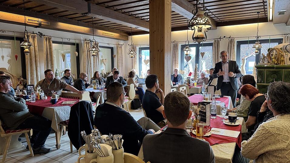 Dehoga-Mitglieder waren gekommen, um Ideen und L&ouml;sungen zum Fachkr&auml;ftemangel zu besprechen.