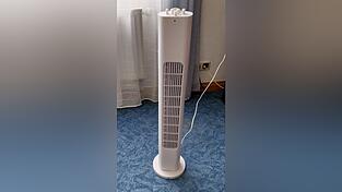 Nun steht der Ventilator bei Holzmanns daheim. Nun steht der Ventilator bei Holzmanns daheim.