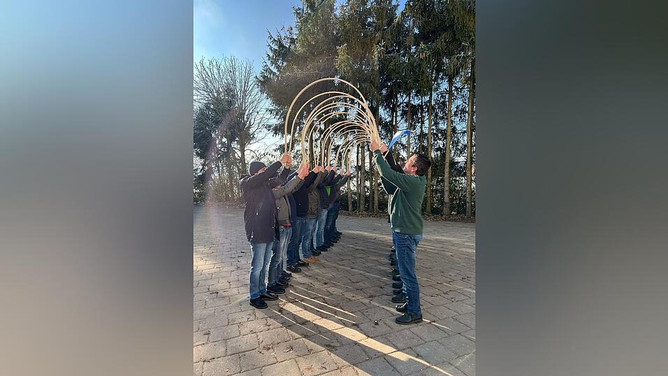 Mit ihrem Tanz wollen sie Zuversicht und Glück bringen. Dafür proben die Schäffler schon fleißig.