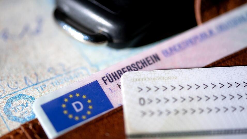 Die Bundeswehr wirbt mit einem satten Zuschuss zum Führerschein um Nachwuchs. Führerscheine kosten mittlerweile 4.000 Euro und mehr.