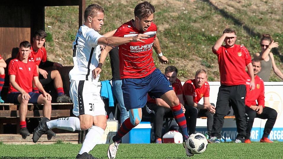 Das Landesligateam um Trainer Ben Penzkofer (hinten rechts) rangiert aktuell auf Rang 3 der Landesliga Mitte.