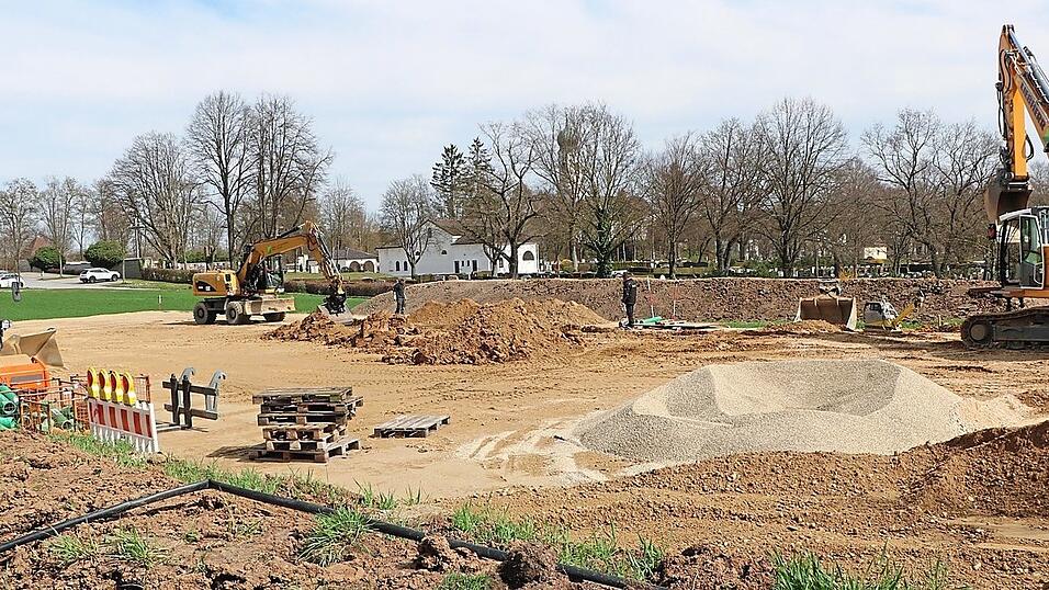 Das Areal f&uuml;r den neuen Kindergarten - &uuml;bergangsweise in Modulbauweise - angrenzend an den st&auml;dtischen Friedhof.