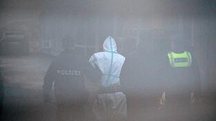 Der mutmaßliche Täter der Messerattacke von Aschaffenburg soll mehrere Monate davor in einer Flüchtlingsunterkunft eine Bewohnerin angegriffen haben. Ermittlungen gab es keine. Ein Polizist wird deshalb nun angeklagt. (Archivbild)