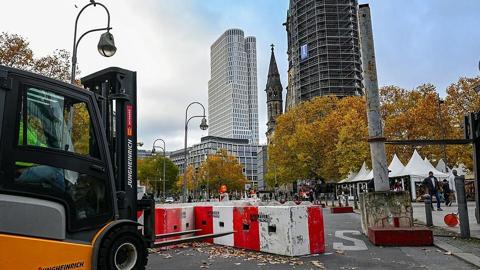 Sorgen vor Anschlägen auf Weihnachtsmärkten beschäftigen laut einer Umfrage rund zwei Drittel der Menschen in Deutschland. (Archivbild) Sorgen vor Anschlägen auf Weihnachtsmärkten beschäftigen laut einer Umfrage rund zwei Drittel der Menschen in Deutschland. (Archivbild)