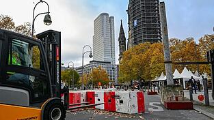 Sorgen vor Anschlägen auf Weihnachtsmärkten beschäftigen laut einer Umfrage rund zwei Drittel der Menschen in Deutschland. (Archivbild) Sorgen vor Anschlägen auf Weihnachtsmärkten beschäftigen laut einer Umfrage rund zwei Drittel der Menschen in Deutschland. (Archivbild)