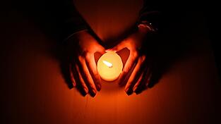 In Deutschland ist aktive Sterbehilfe verboten. (Symbolbild)