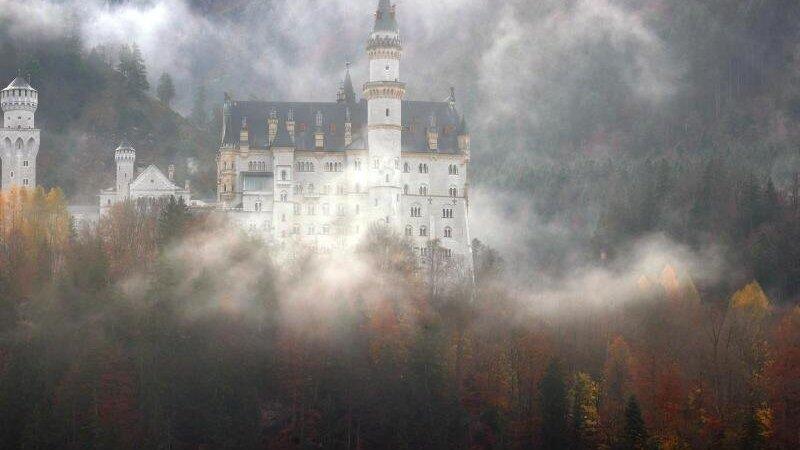 Eine der beiden verletzten Frauen ist nach dem Angriff auf Schloss Neuschwanstein gestorben. (Symbolbild) Eine der beiden verletzten Frauen ist nach dem Angriff auf Schloss Neuschwanstein gestorben. (Symbolbild)