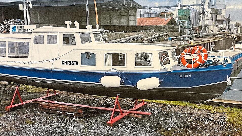 Das Hafenboot 'Christa' ist ein Oldtimer (Baujahr 1937) und war im Raum Köln/Bonn ebenfalls im Behördendienst. Ab Frühjahr 2025 steht es dem Zweckverband Hafen-Sand unter anderem als schwimmender Besprechungsraum zur Verfügung. Das Hafenboot 'Christa' ist ein Oldtimer (Baujahr 1937) und war im Raum Köln/Bonn ebenfalls im Behördendienst. Ab Frühjahr 2025 steht es dem Zweckverband Hafen-Sand unter anderem als schwimmender Besprechungsraum zur Verfügung.
