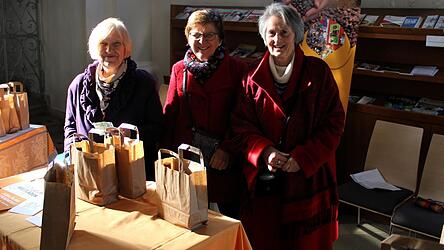 Fairtrade-Tüten aus dem Weltladen gibt es zu erwerben.