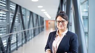 Amelie Becher, 36, ist empathisich und zugewandt, als Vorst&auml;ndin des Donauisar Klinikums aber auch entscheidungsfreudig.