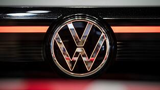 Allein VW ruft in Deutschland knapp 900.000 Autos vorsorglich zurück. (Archivbild) Allein VW ruft in Deutschland knapp 900.000 Autos vorsorglich zurück. (Archivbild)