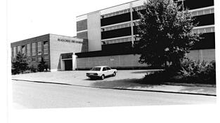 1967 hatte die Knabenrealschule einen Neubau an der Christoph-Dorner-Stra&szlig;e erhalten.