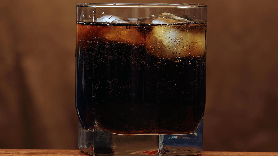 &bdquo;Am liebsten trinke ich Whisky mit Cola&ldquo;, sagte der 23-J&auml;hrige vor Gericht. Angesichts von 2,3 Promille bei einem Fahrradsturz d&uuml;rften es einige Gl&auml;ser gewesen sein, die der Angeklagte an dem Tag zu sich genommen hat.