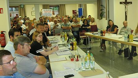 Ein volles Haus mit Vertretern der B&uuml;rgerinitiative (BI) Gm&uuml;nd gab es bei der Gemeinderatssitzung. Diese fand ausnahmsweise im Voglmeier-Saal statt.