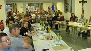 Ein volles Haus mit Vertretern der Bürgerinitiative (BI) Gmünd gab es bei der Gemeinderatssitzung. Diese fand ausnahmsweise im Voglmeier-Saal statt. Ein volles Haus mit Vertretern der Bürgerinitiative (BI) Gmünd gab es bei der Gemeinderatssitzung. Diese fand ausnahmsweise im Voglmeier-Saal statt.