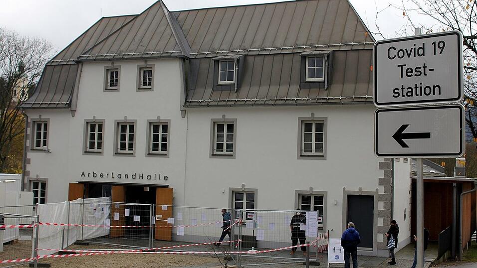 Die Systemrelevanten dürfen weiter zum Test einreisen. Die Systemrelevanten dürfen weiter zum Test einreisen.