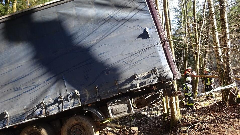Auf der B11 zwischen Gotteszell und Grafling ereignete sich ein Verkehrsunfall.