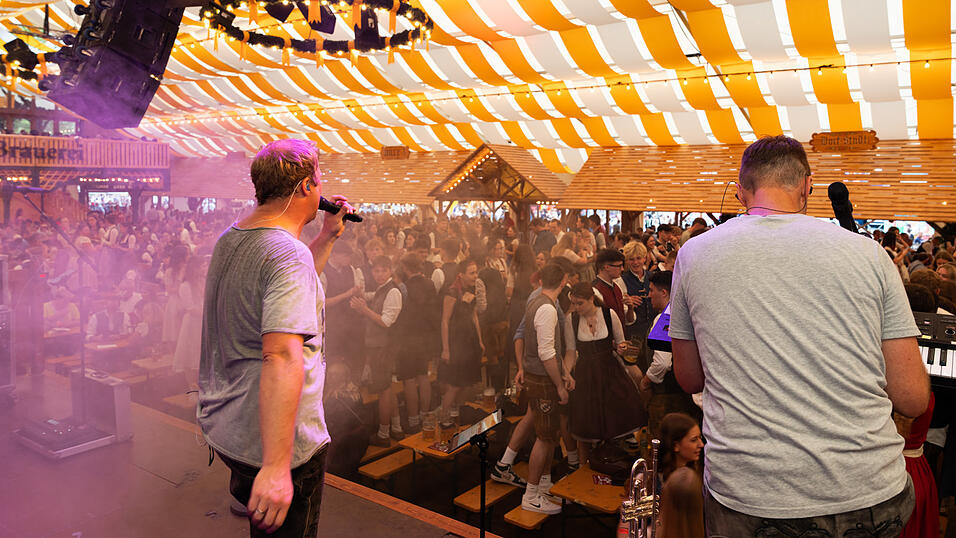 Die Partybilder vom Montag, 19. August, aus dem Festzelt Nothaft. Die Partybilder vom Montag, 19. August, aus dem Festzelt Nothaft.