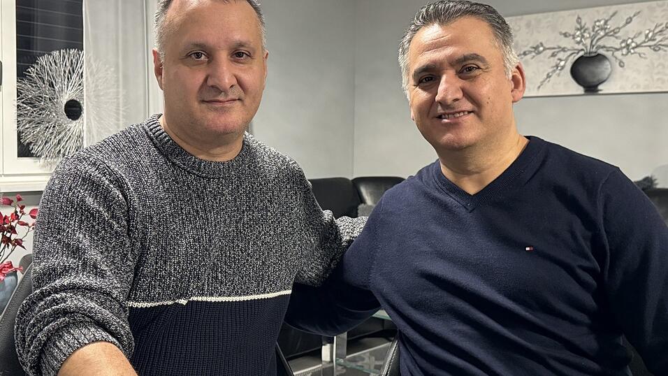 Nihat Firat (links) stellt sich am 8. M&auml;rz zur Wahl. Er sei genau der Richtige f&uuml;r den Stadtrat, sagt sein Bruder Wahab. Beide sind auch durch den Umgang mit Gastarbeitern in den 80er Jahren sozialisiert worden.