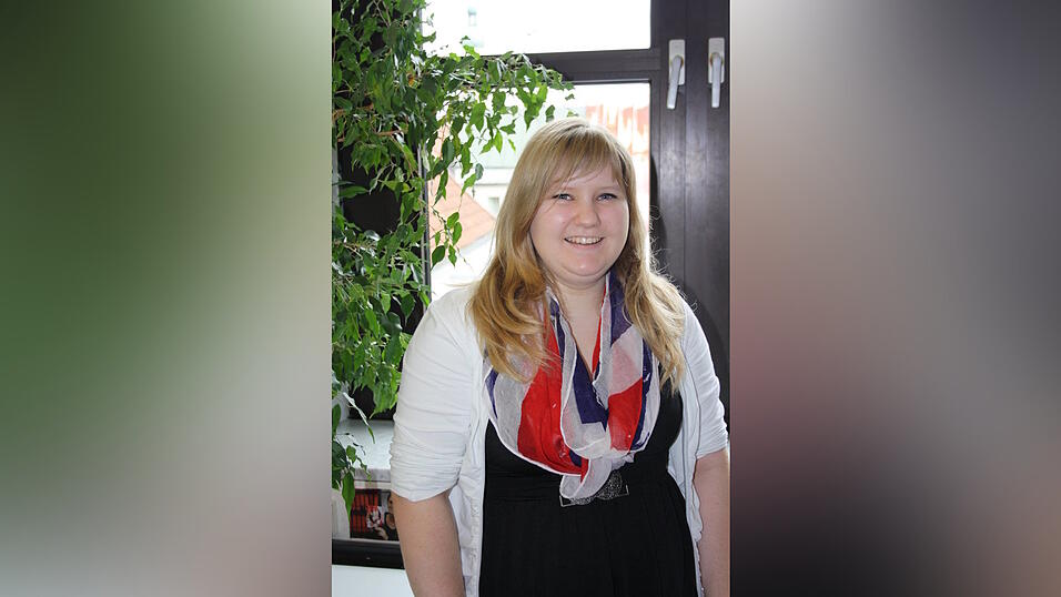 Für Christina gäbe es keinen Samstag ohne die Sportschau: 'Ich will ja wissen, wie die anderen Mannschaften gespielt haben und ob es München wieder ganz nach oben auf der Tabelle schaffen kann.' (Foto: Tanja Pfeffer) Für Christina gäbe es keinen Samstag ohne die Sportschau: 'Ich will ja wissen, wie die anderen Mannschaften gespielt haben und ob es München wieder ganz nach oben auf der Tabelle schaffen kann.' (Foto: Tanja Pfeffer)