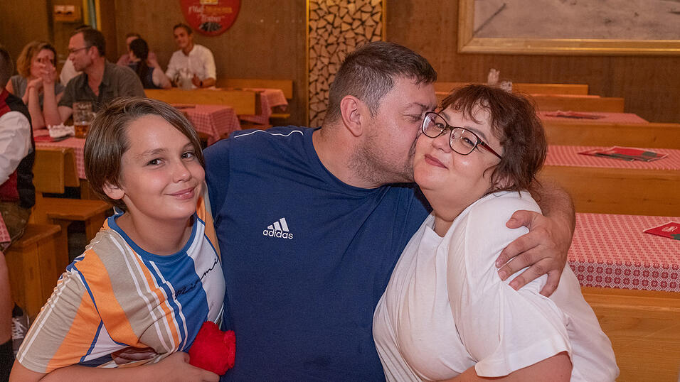 Die Partybilder vom Sonntag, 13. August 2023, aus dem Festzelt Krönner. Die Partybilder vom Sonntag, 13. August 2023, aus dem Festzelt Krönner.