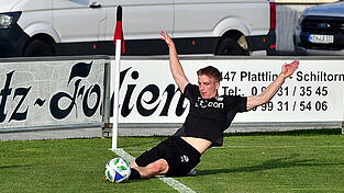 Die SpVgg Plattling um Elias Zeitler musste sich gegen den Vorletzten ASCK Simbach/Inn mit einem 1:1-Unentschieden begnügen.