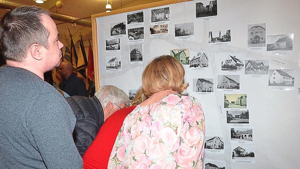 Besonders groß war das Interesse an den Aufnahmen alter Sünchinger Häuser. Besonders groß war das Interesse an den Aufnahmen alter Sünchinger Häuser.