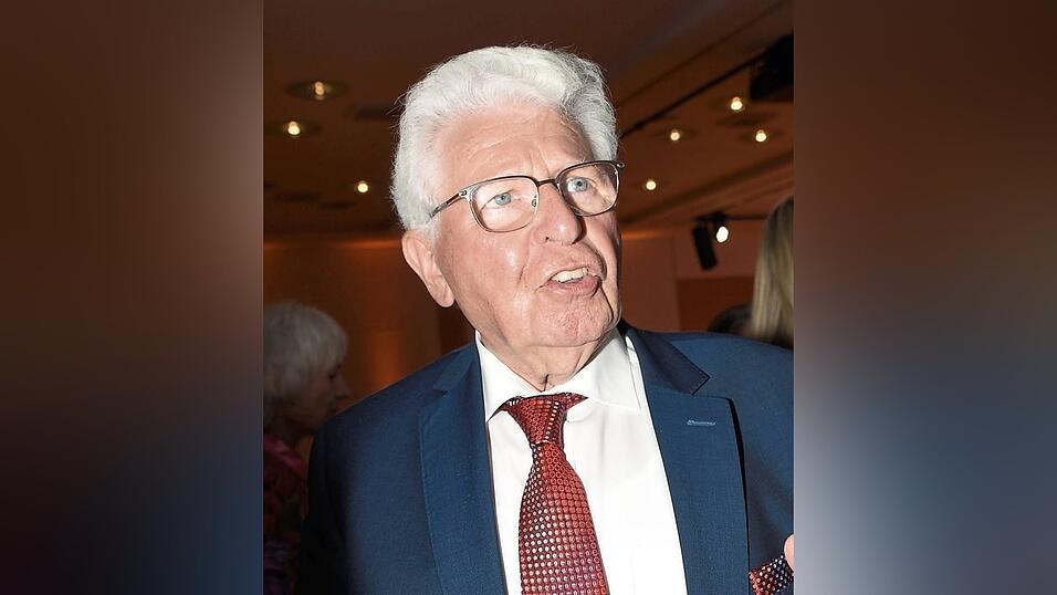 Heinrich Oberreuter (83) ist Direktor des Instituts f&uuml;r Journalistenausbildung in Passau. Zuvor lehrte er als Professor an der Universit&auml;t Passau und war von 1993 bis 2011 Direktor der Akademie f&uuml;r Politische Bildung in Tutzing.