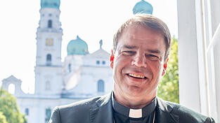Der Passauer Bischof Stefan Oster bedauert in einem Schreiben an Gemeindemitglieder, dass Vertrauen verloren gegangen sei.