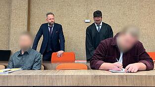 Die beiden Angeklagten schwiegen zun&auml;chst. (Archivbild)
