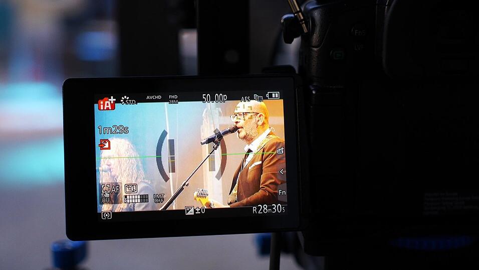 Mit seiner Tour zum Album 'Heile Welt' war Hannes Ringlstetter zweimal in Passau zu Gast.