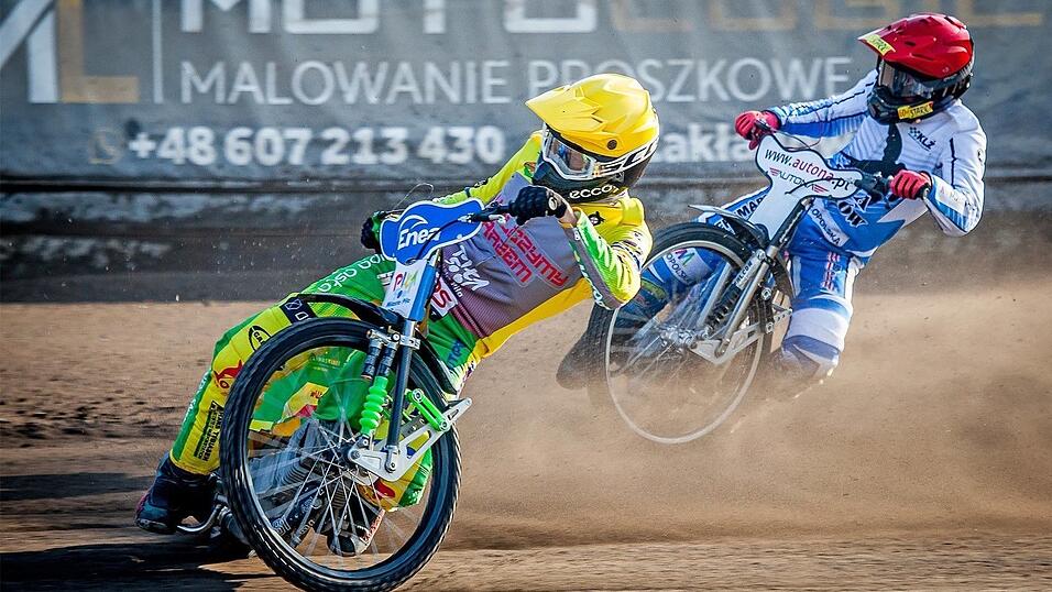 Versp&auml;tet in Ellerm&uuml;hle gelandet: &bdquo;Ich wollte im Herbst bereits unbedingt nach Landshut&ldquo;, sagt Jonas Knudsen (vorne/kleines Bild). Jetzt ist der 24-j&auml;hrige D&auml;ne da - und gibt am Sonntag sein Deb&uuml;t in der Devils-Rennkombi.