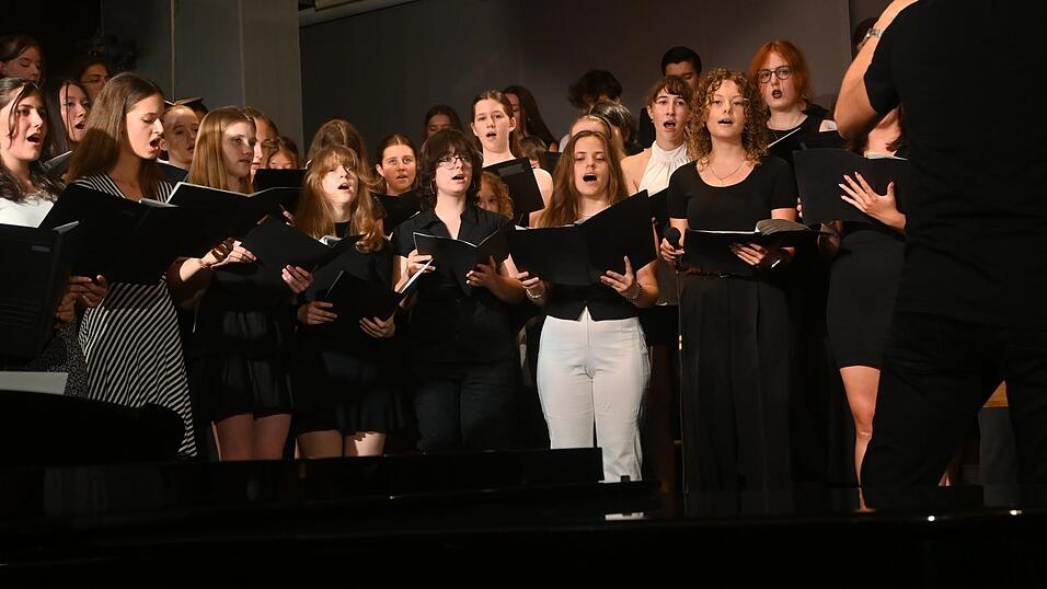 Stimmgewaltig und mit tollem Zusammenspiel: Die Schüler glänzten bei ihren Auftritten beim GGM-Sommerkonzert, das erneut zum Höhepunkt am Schuljahresende wurde. Stimmgewaltig und mit tollem Zusammenspiel: Die Schüler glänzten bei ihren Auftritten beim GGM-Sommerkonzert, das erneut zum Höhepunkt am Schuljahresende wurde.