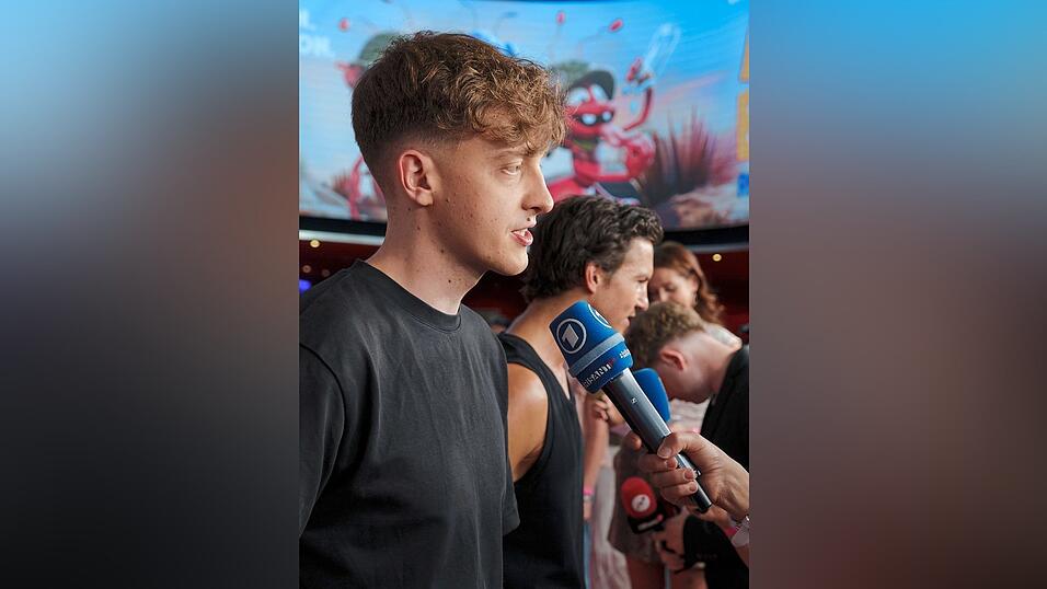 Lukas Wolf alias LukasBS hat nach sieben Jahren über zwei Millionen Abonnenten. Lukas Wolf alias LukasBS hat nach sieben Jahren über zwei Millionen Abonnenten.
