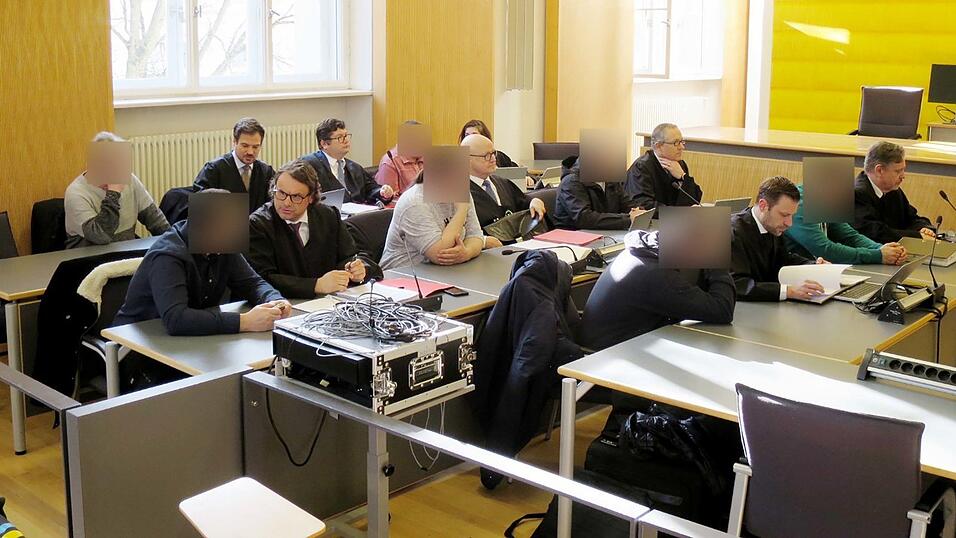 Die vier Hauptschuldigen müssen zusätzlich zur Strafe rund 65.000 Euro Schadenersatz zahlen.