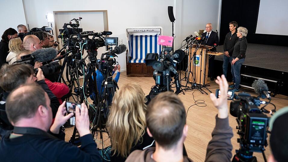 Umweltminister Till Backhaus (SPD) und Experten gaben auf der Insel Poel aktuelle Erkenntnisse bekannt. Umweltminister Till Backhaus (SPD) und Experten gaben auf der Insel Poel aktuelle Erkenntnisse bekannt.