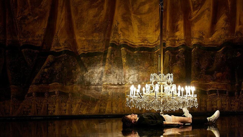&laquo;Fr&auml;ulein Else&raquo; vom Volkstheater Wien&nbsp;dreht sich um den gesellschaftlichen Druck auf junge Frauen.