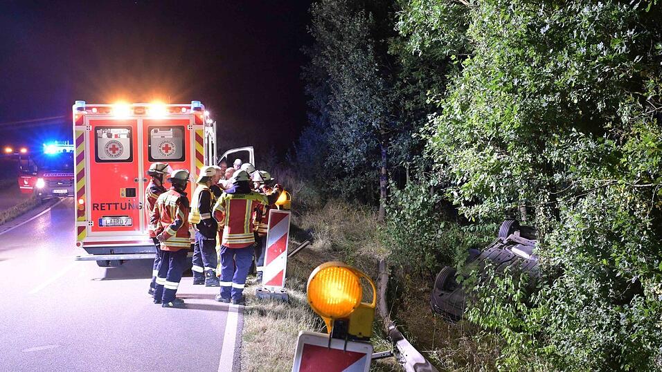 Auf der Kreisstraße LA2 zwischen Vilsbiburg und Seyboldsdorf gab es bei Hippenstall den zweiten Unfall binnen weniger Tage. Auf der Kreisstraße LA2 zwischen Vilsbiburg und Seyboldsdorf gab es bei Hippenstall den zweiten Unfall binnen weniger Tage.