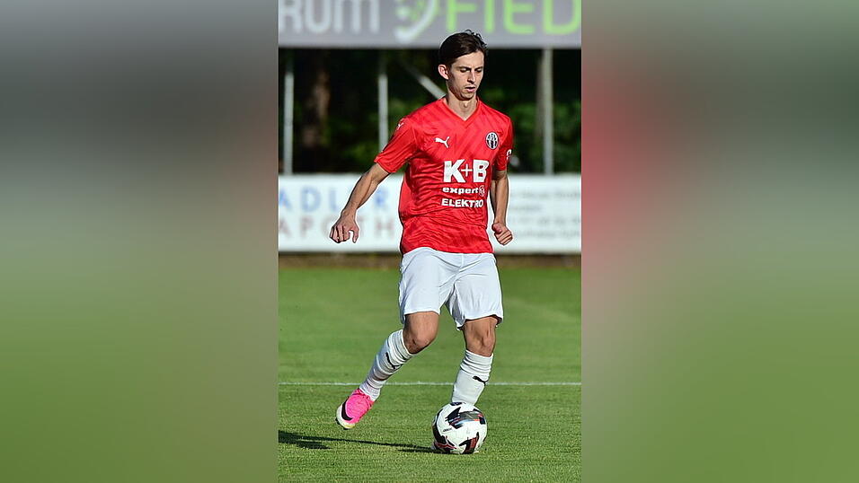 Der ASV Cham um seinen Antreiber Manuel Reiß will auch beim Aufsteiger TSV Großbardorf möglichst drei Punkte entführen. Der ASV Cham um seinen Antreiber Manuel Reiß will auch beim Aufsteiger TSV Großbardorf möglichst drei Punkte entführen.