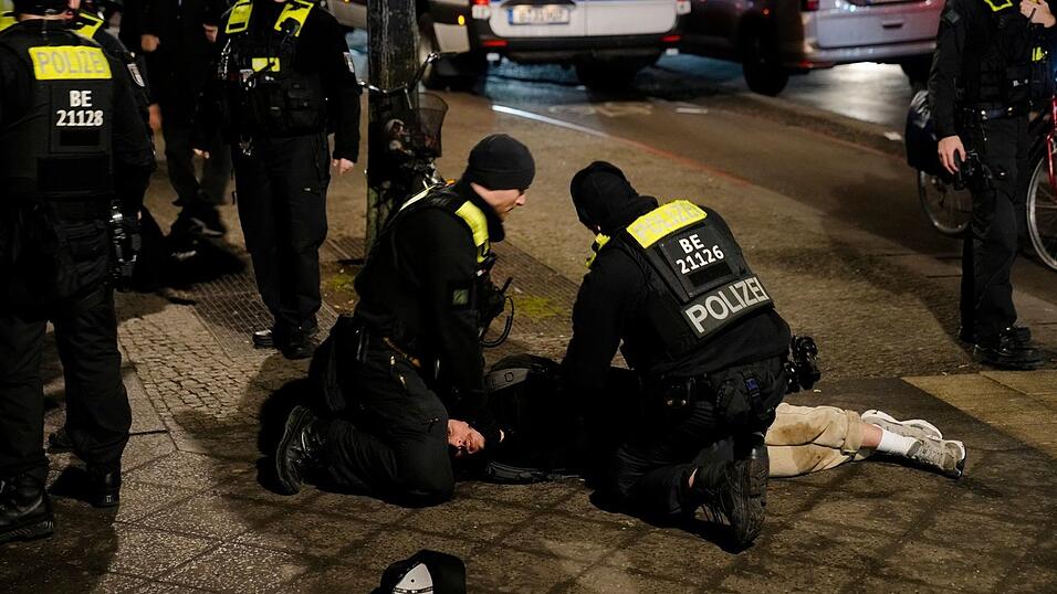 Beamte nehmen 19-jährigen Tatverdächtigen fest - ein anerkannter Flüchtling aus Syrien, der seit 2023 in Sachsen gelebt hat.