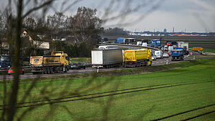 Wegen der gestiegenen Spritpreise pr&uuml;ft mancher Logistikdienstleister derzeit den Einsatz von Elektro-Lastwagen.