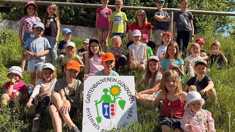 Aus zahlreichen kreativen Vorschlägen entschieden sich die Kinder schließlich für den Namen „Wilde Wiesen Gang“. Aus zahlreichen kreativen Vorschlägen entschieden sich die Kinder schließlich für den Namen „Wilde Wiesen Gang“.