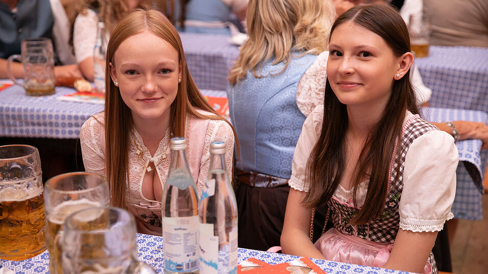 Die Partybilder vom Montag, 18. August, aus dem Festzelt Greindl. Die Partybilder vom Montag, 18. August, aus dem Festzelt Greindl.