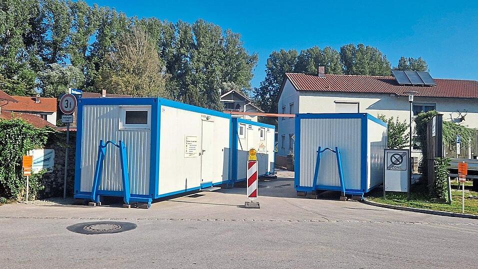 Vier Container standen an der Zufahrt zur Bachgasse. Vier Container standen an der Zufahrt zur Bachgasse.