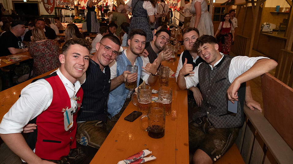 Die Partybilder vom Montag, 14. August 2023, aus dem Festzelt Greindl. Die Partybilder vom Montag, 14. August 2023, aus dem Festzelt Greindl.