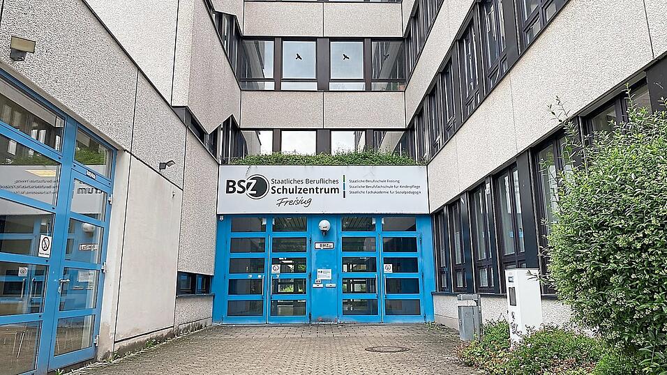 Das Staatliche Berufsschulzentrum Freising wird ab 2029 in einen Neubau umziehen.